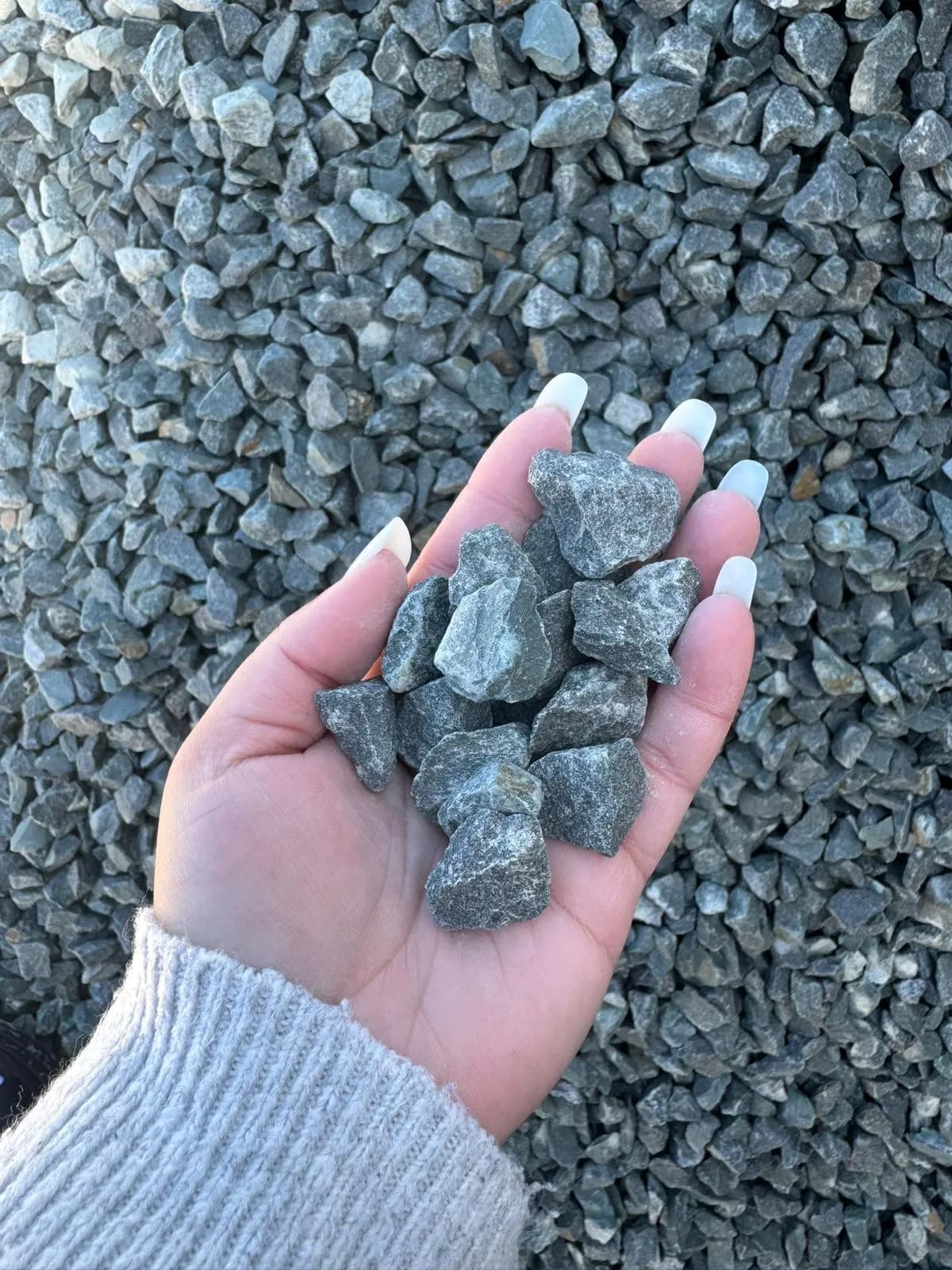 Pietriș decorativ - Pietriș natural pentru grădini și amenajări în Ilfov